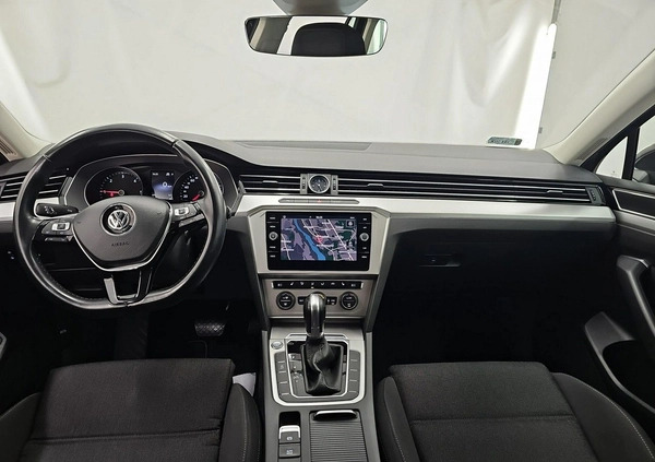 Volkswagen Passat cena 76500 przebieg: 142098, rok produkcji 2019 z Kalety małe 379